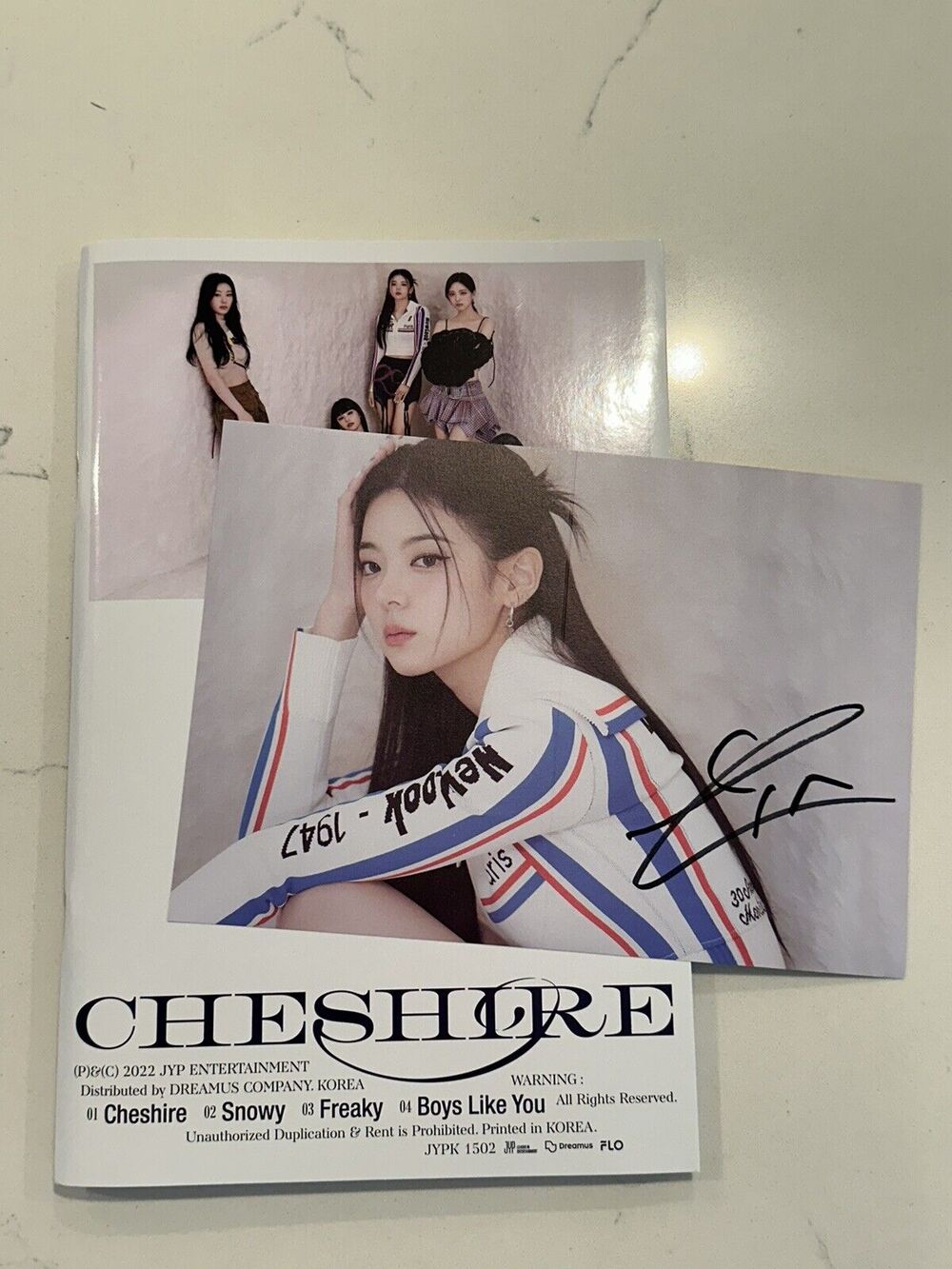 ITZY CHESHIRE CD Album Bundle W/Lia Signed Autographed Poster